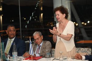 Ο εισερχόμενος πρόεδρος Ιωσήφ Ελέουα και ο απερχόμενος πρόεδρος Χρήστος Ασημακόπουλος του Ροταριανού Ομίλου Πάτρα Κωστής Παλαμάς μαζί με την εισερχόμενη πρόεδρο Μαγδαληνή Αγραφιώτη του Ροταριανού Ομίλου των Πατρών